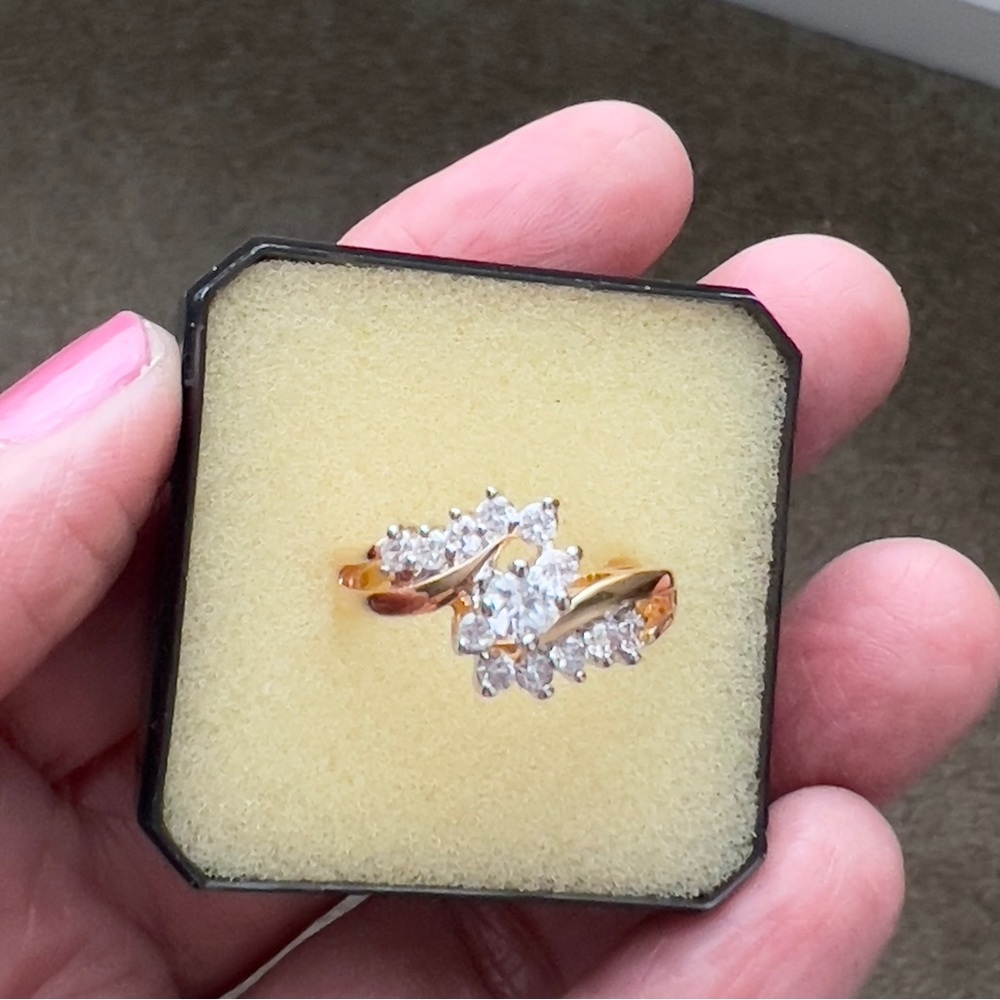 New in box costume Diamond ring size 6